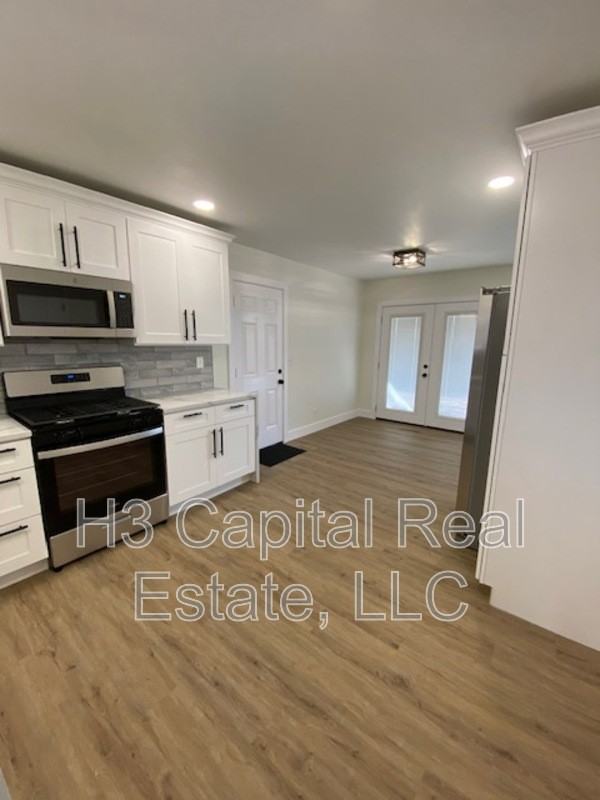 408 Elm St - Photo 3 of 21