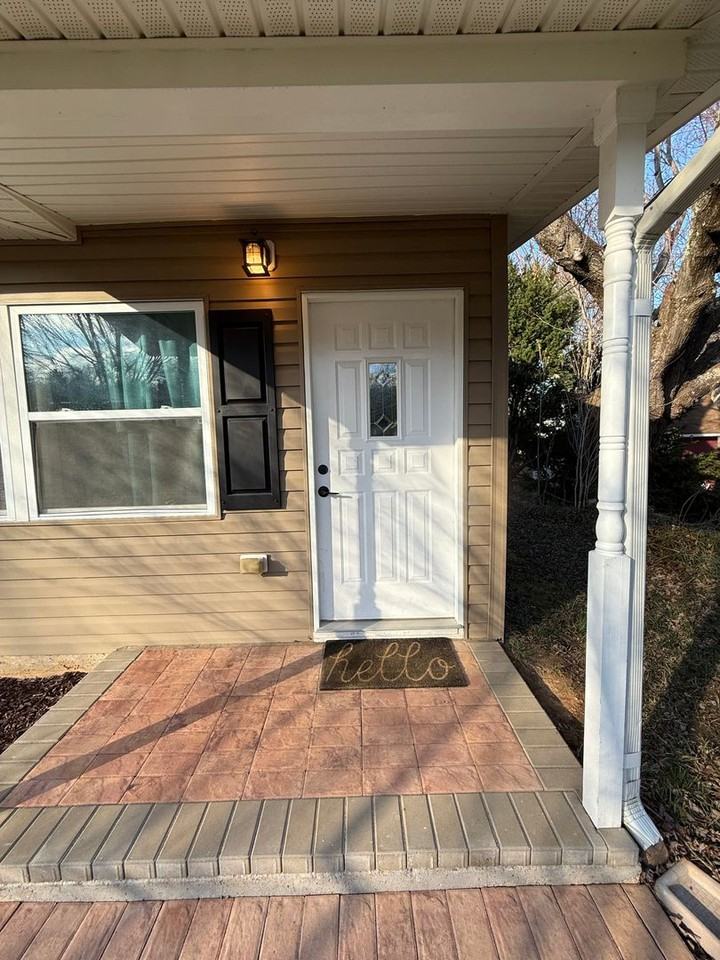 9303 White Rock Ave - Photo 2 of 17