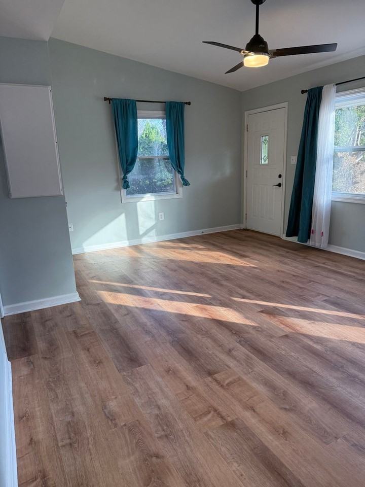 9303 White Rock Ave - Photo 3 of 17