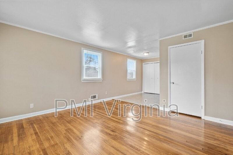 1805 Meadow Lake Dr - Photo 2 of 26