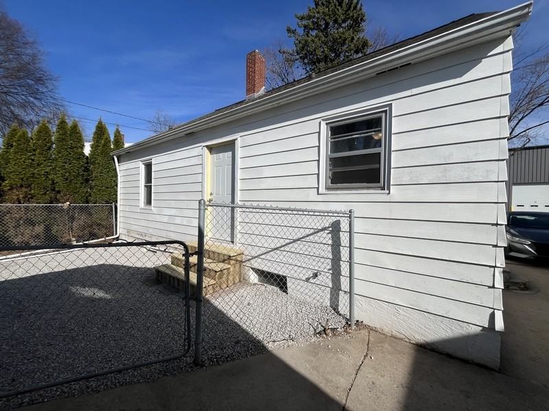 630 Schoen St - Photo 2 of 21