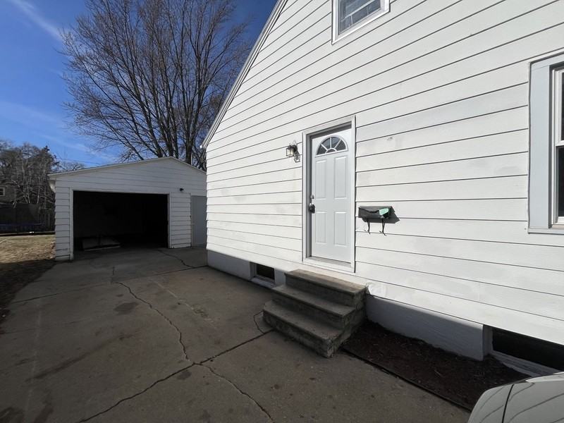 630 Schoen St - Photo 3 of 21