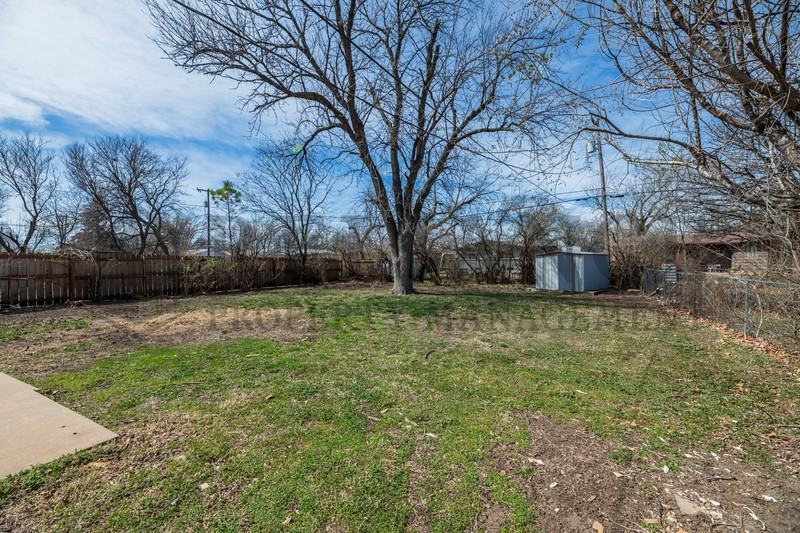 2239 S Millwood St - Photo 3 of 26
