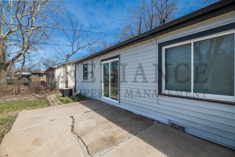 2239 S Millwood St - Photo 4 of 26
