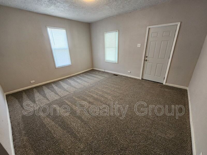 525 S 7th St - Photo 2 of 8