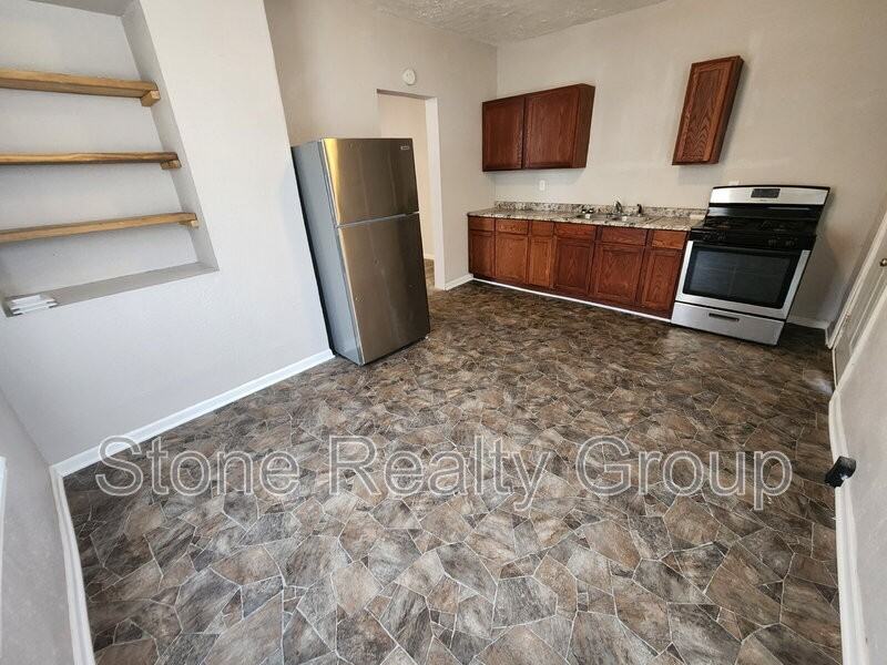 525 S 7th St - Photo 3 of 8