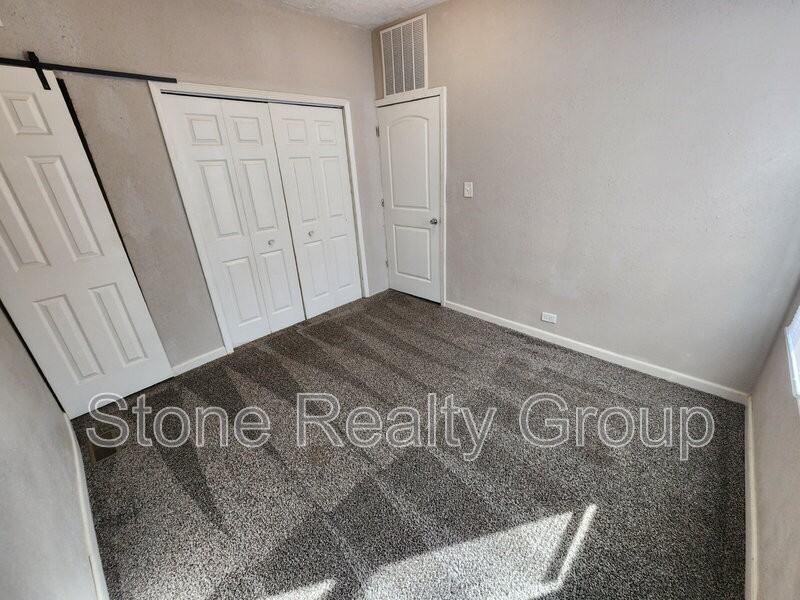 525 S 7th St - Photo 4 of 8