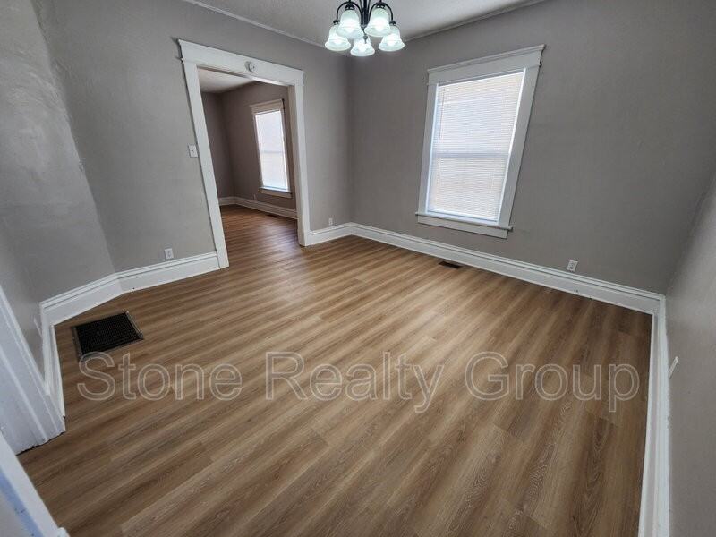 1504 S 9th St - Photo 3 of 11