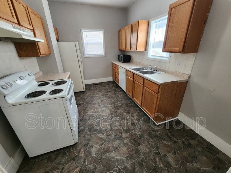 1504 S 9th St - Photo 4 of 11