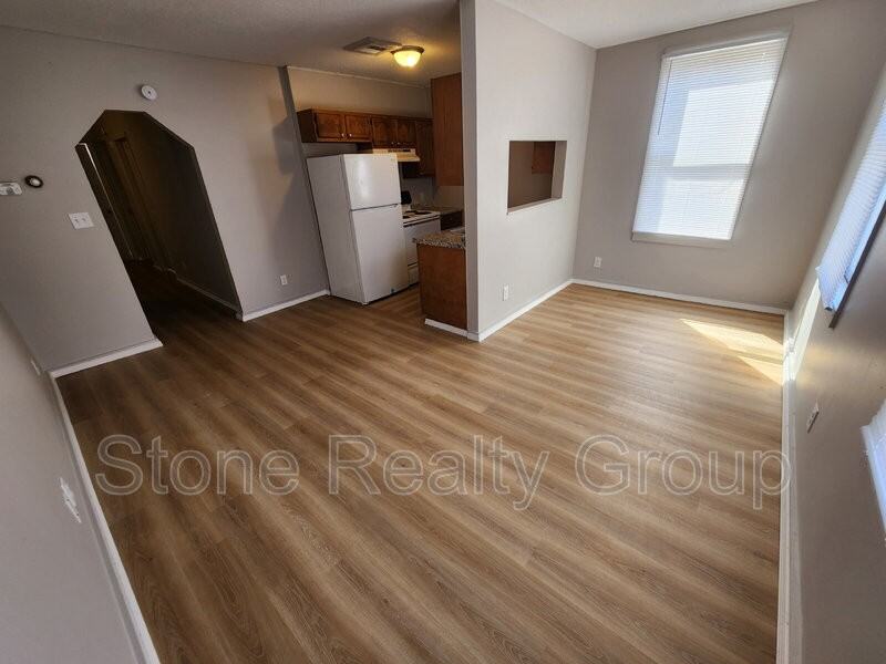 420 S 7th St #B - Photo 2 of 7