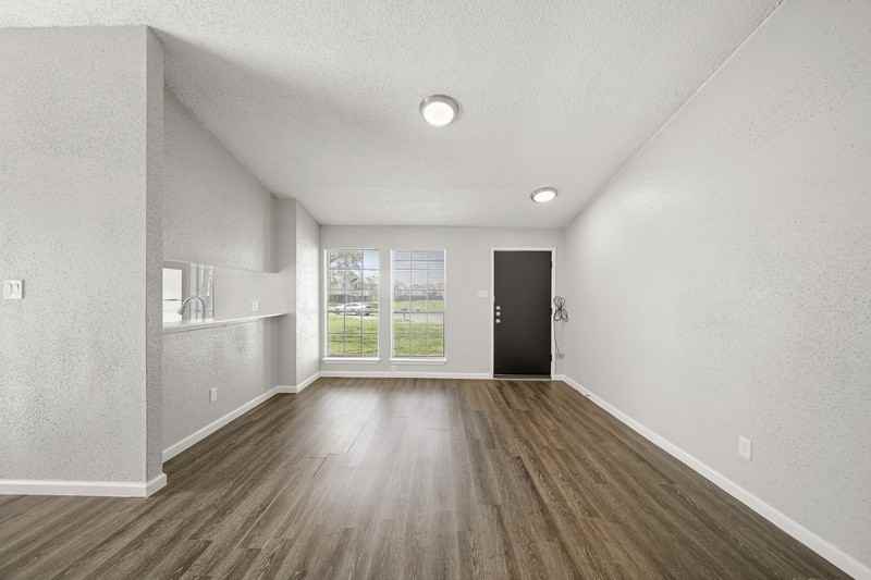 11217 Pender Ln - Photo 2 of 26
