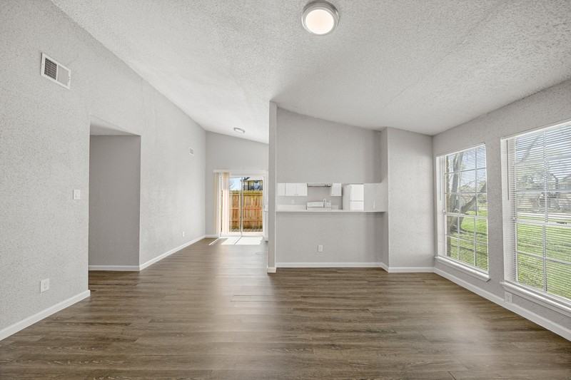11217 Pender Ln - Photo 3 of 26