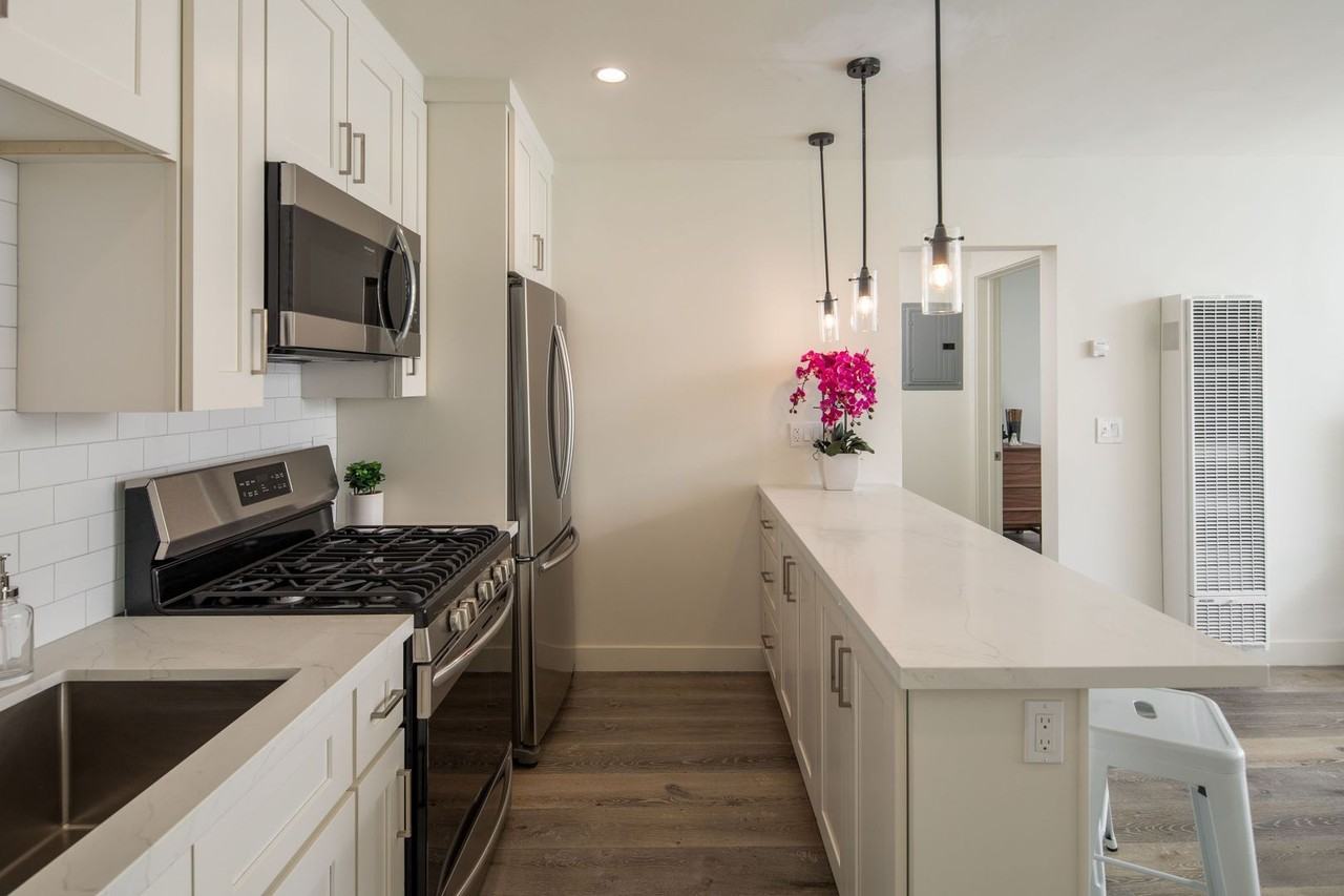 Sierra Street TIC (321 El Segundo/Palm LLC) - Photo 2 of 21