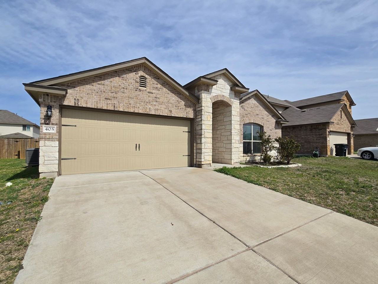 405 Saddleback Trl - Photo 2 of 24