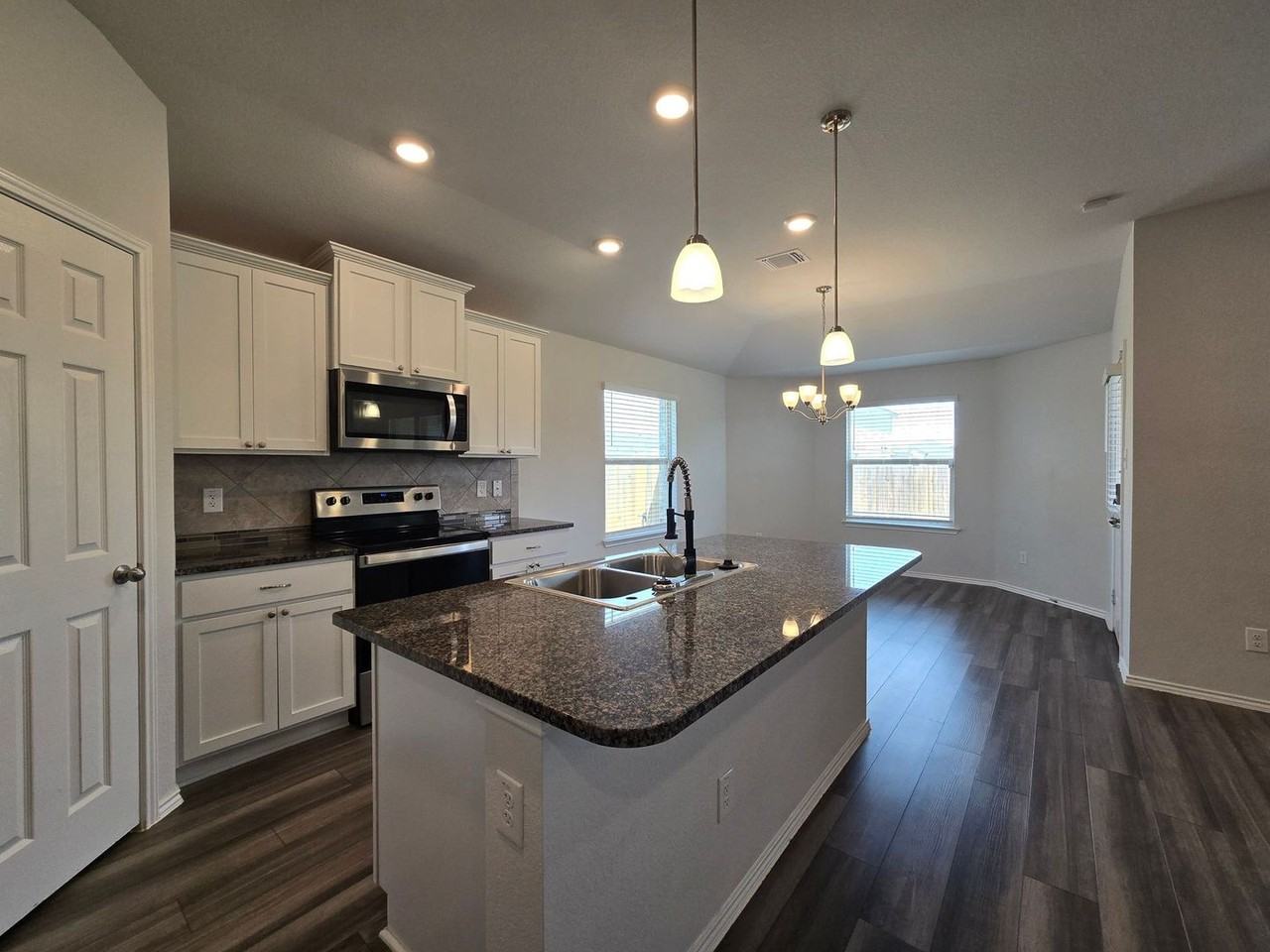 405 Saddleback Trl - Photo 4 of 24