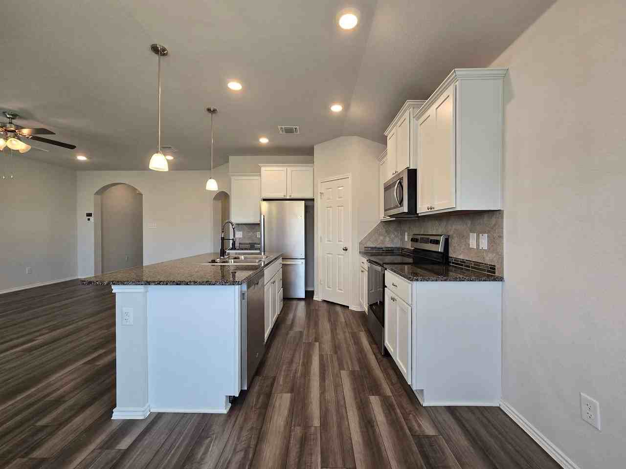 405 Saddleback Trl - Photo 5 of 24