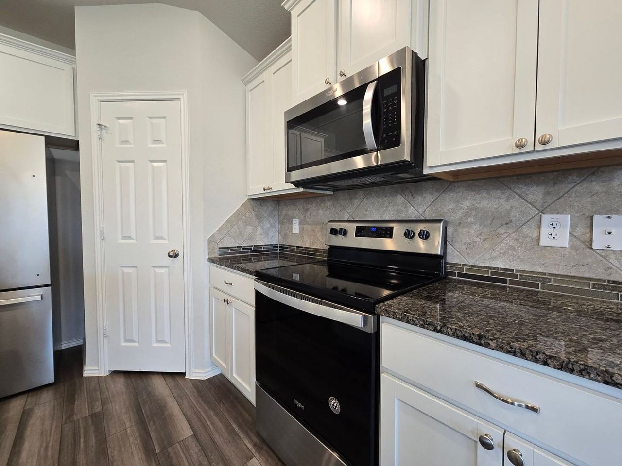 405 Saddleback Trl - Photo 6 of 24