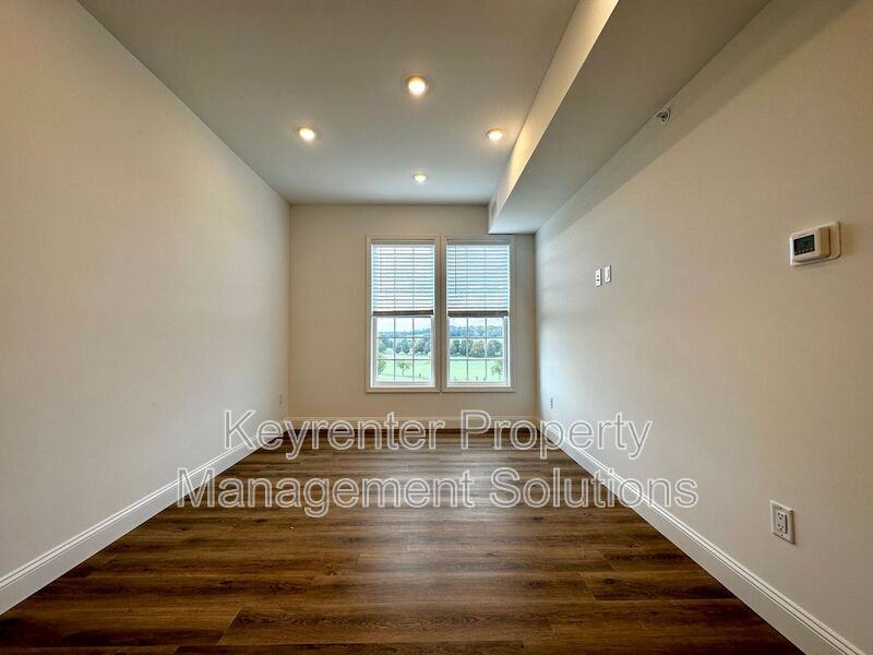 3445 Lee Hwy #310 - Photo 3 of 11