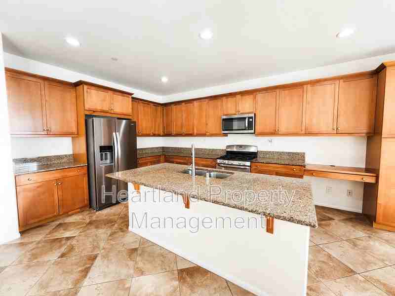 425 Boudinot Ct - Photo 2 of 21