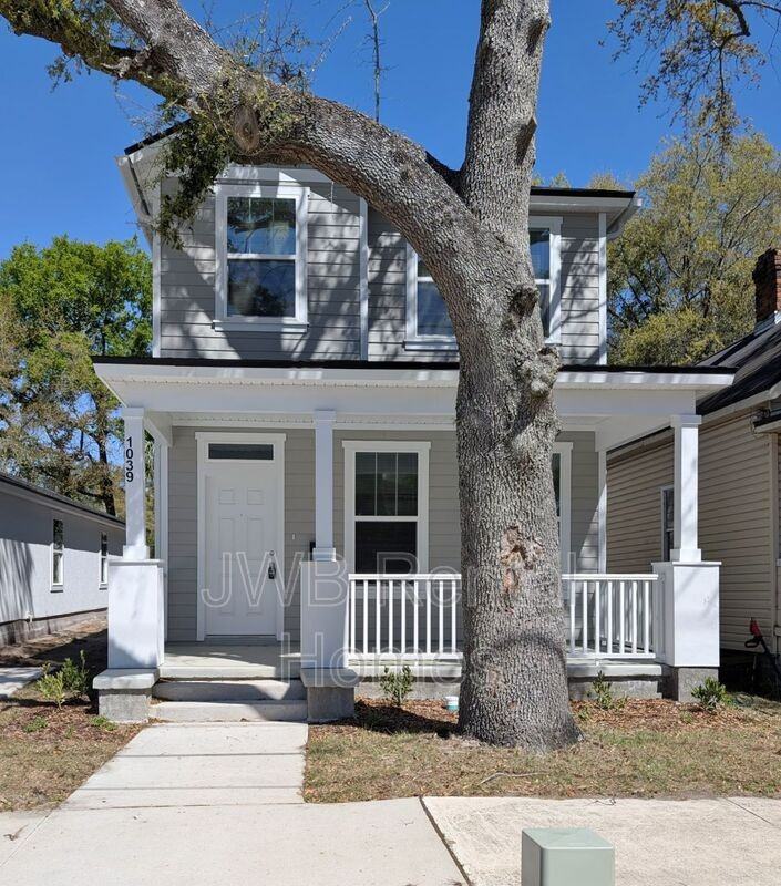 1039 E Union St - Photo 2 of 18