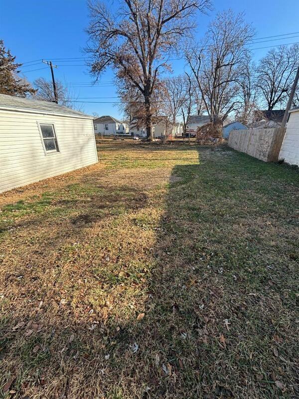 1736 N 24th St - Photo 3 of 7