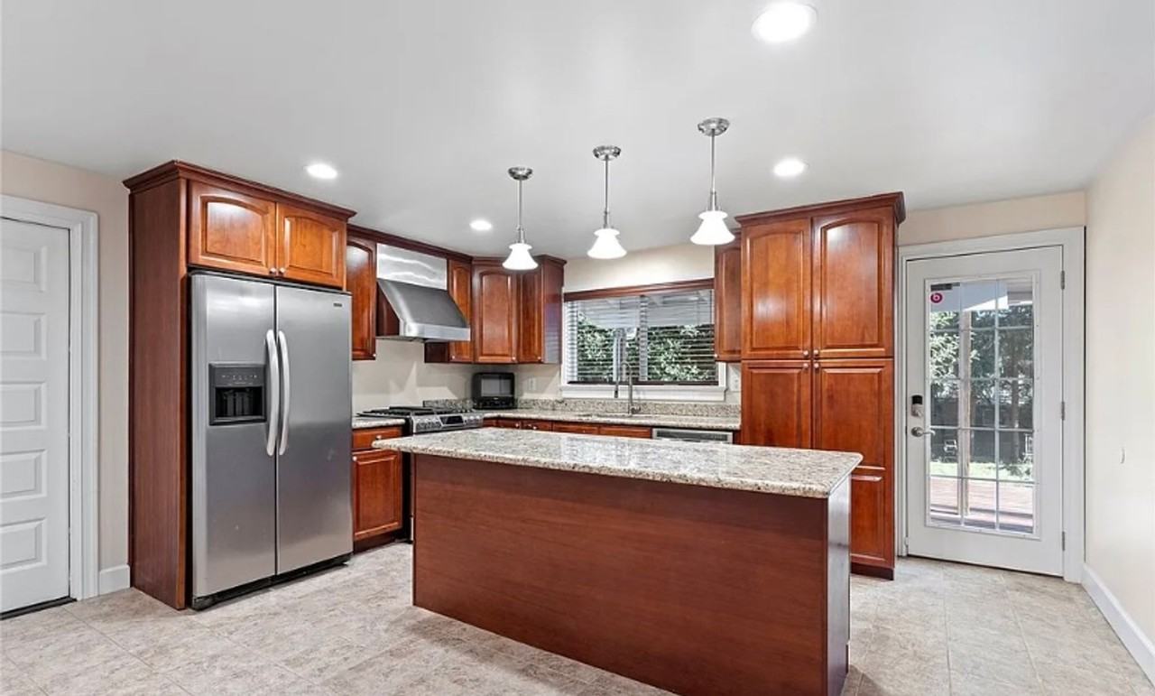 8003 Ne 203rd St - Photo 3 of 16