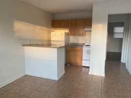featured image of 1030 W Walnut St
