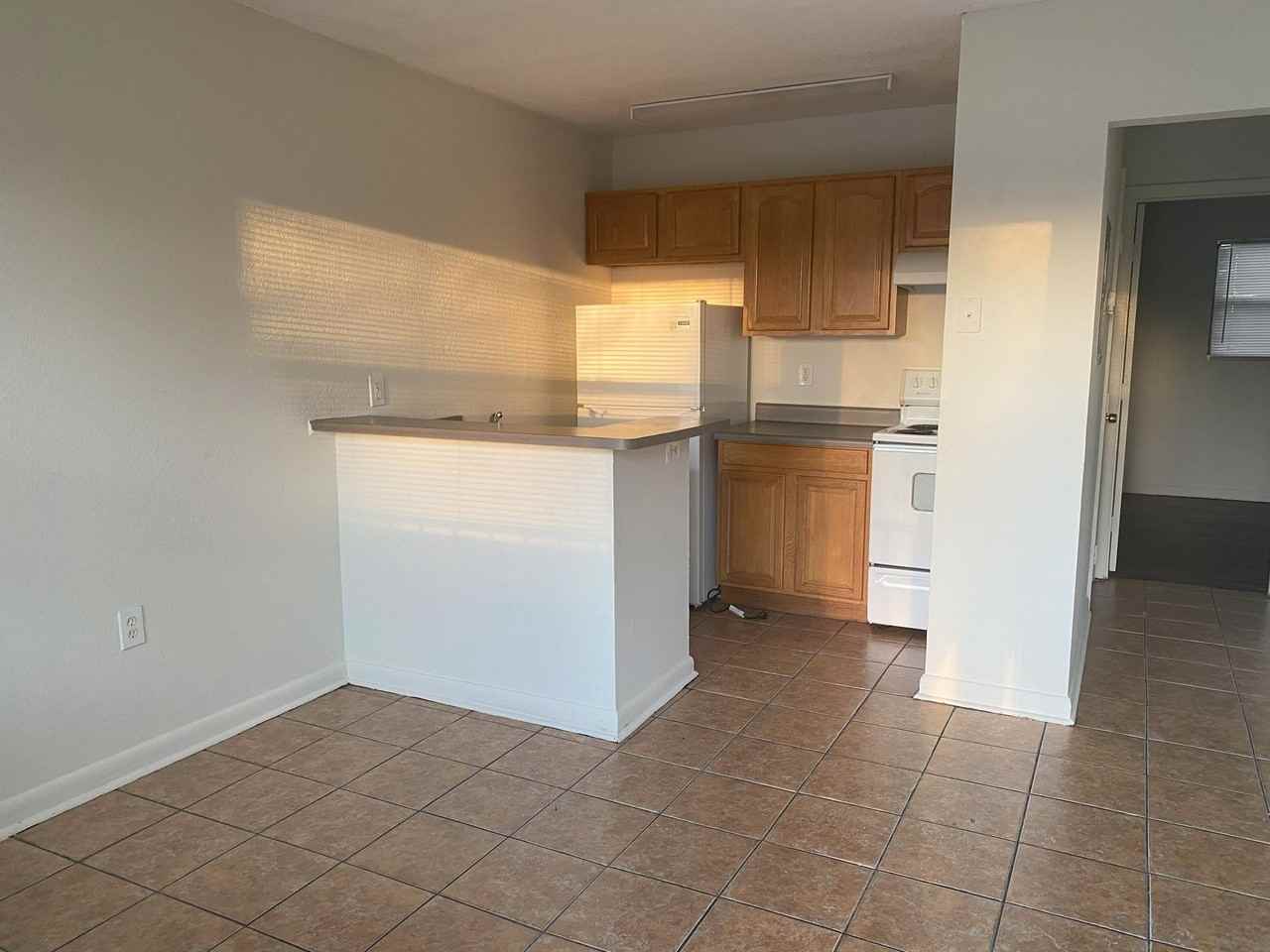 Dream II 1030 W. Walnut - Photo 3 of 12