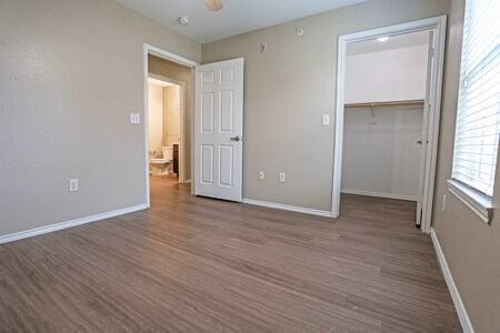 Emli at Liberty Crossing - Photo 4 of 18