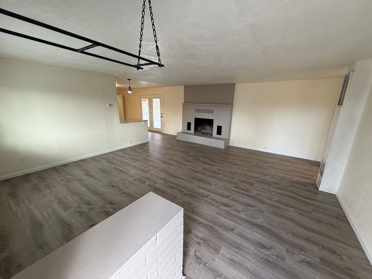 421 Lytton St - Photo 2 of 11