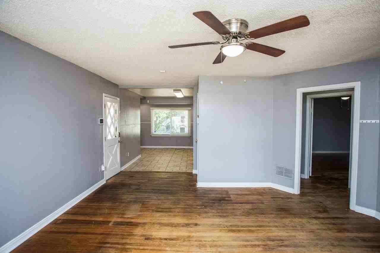 2516 42nd St - Photo 3 of 28