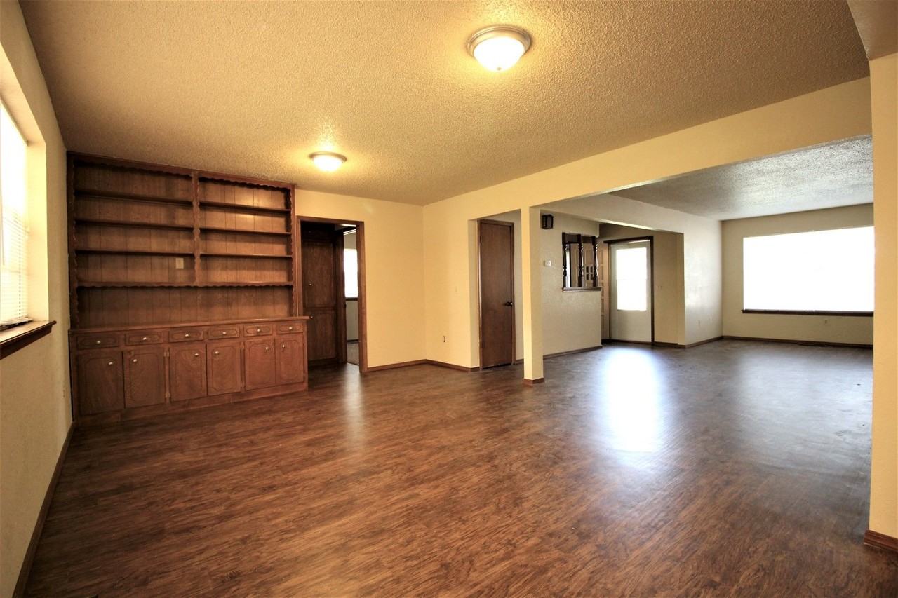 2602 Michael Dr - Photo 2 of 9