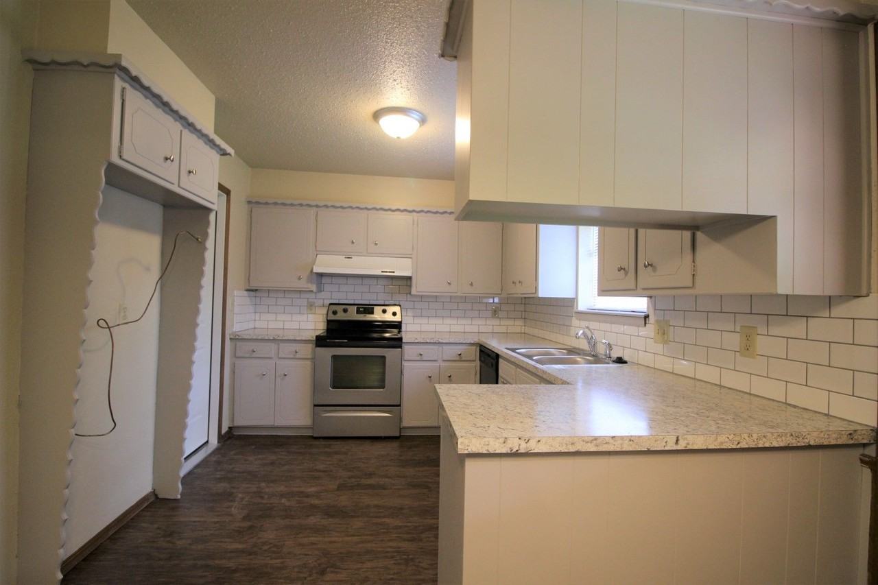 2602 Michael Dr - Photo 3 of 9