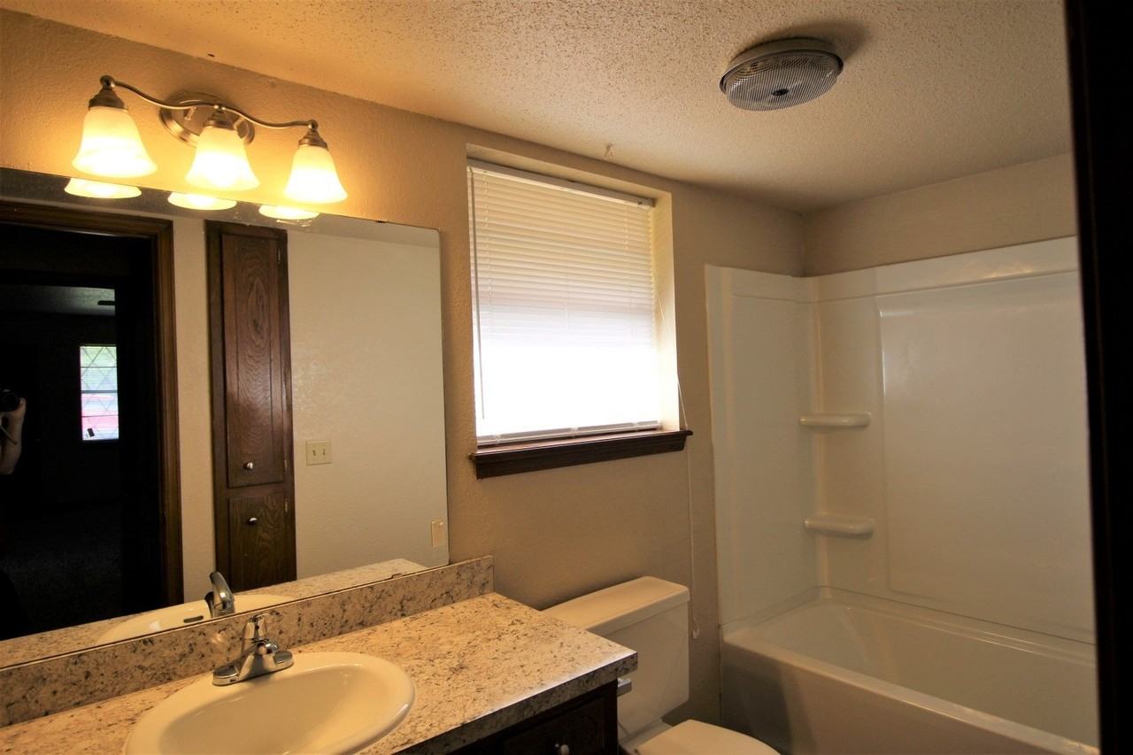 2602 Michael Dr - Photo 4 of 9