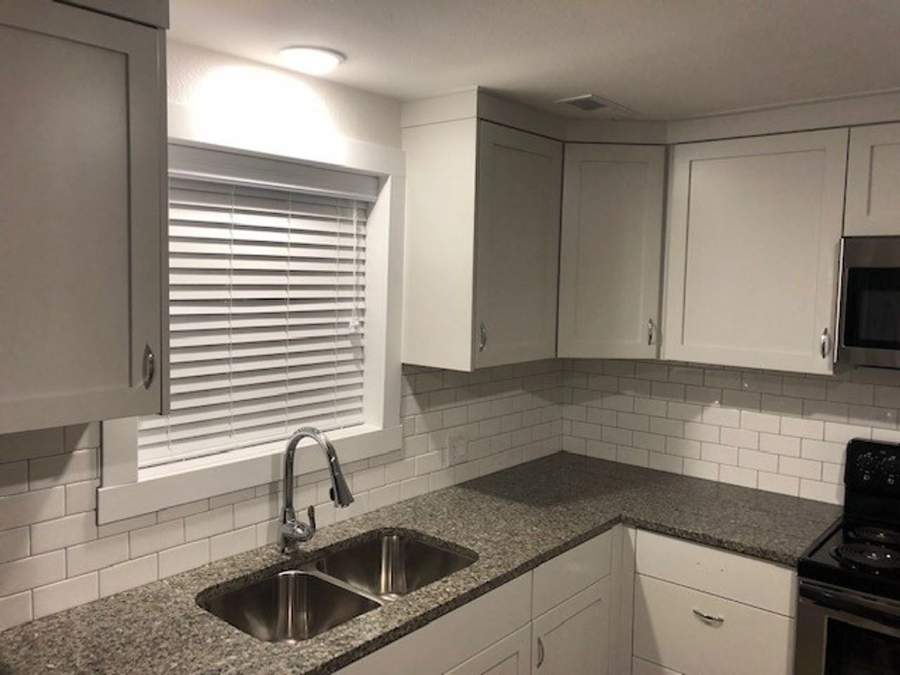 1087 Sarah Cir - Photo 3 of 9