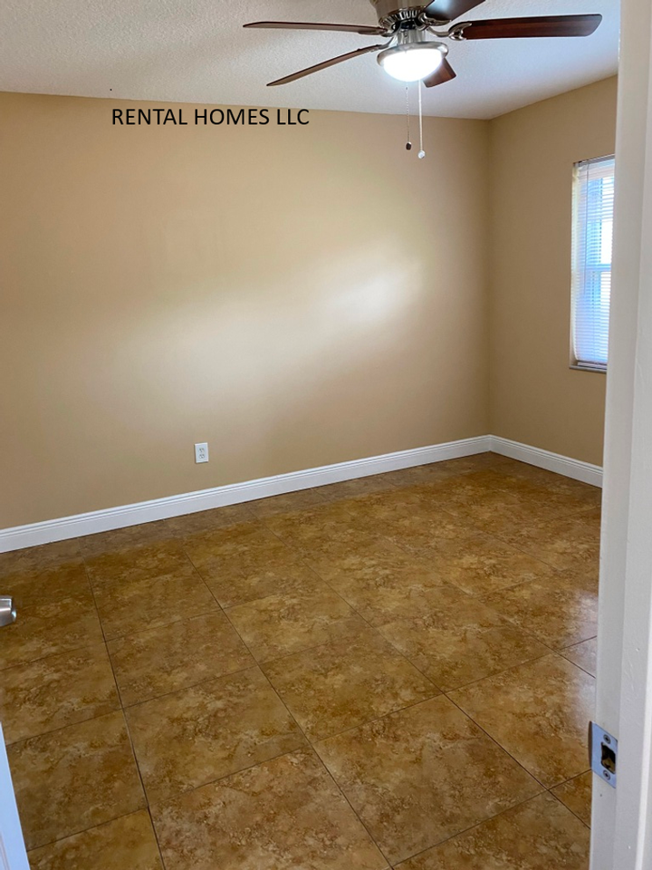 141 Clyde Ave - Photo 3 of 12