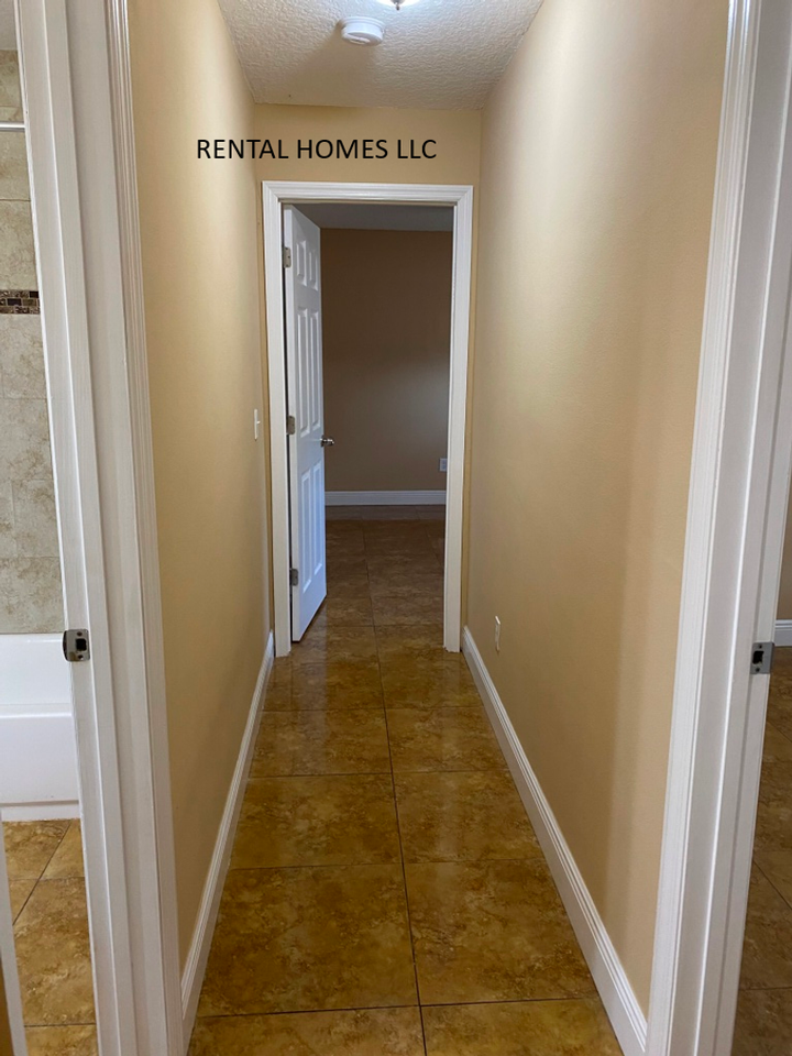 141 Clyde Ave - Photo 4 of 12