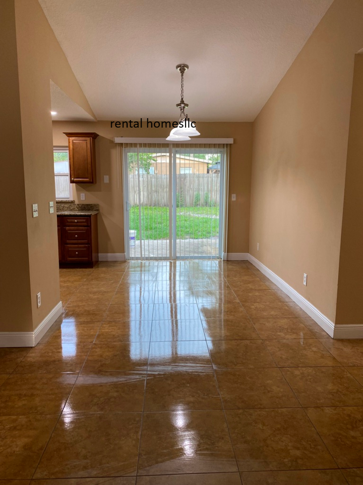 141 Clyde Ave - Photo 5 of 12