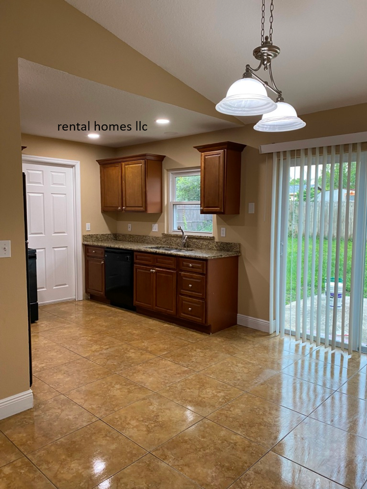 141 Clyde Ave - Photo 6 of 12