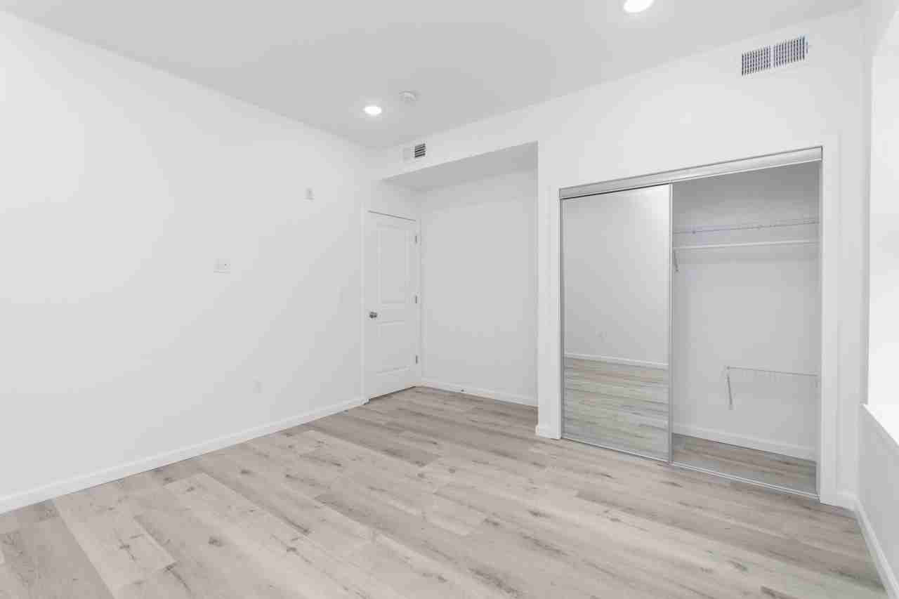5348 Race St - Photo 4 of 39
