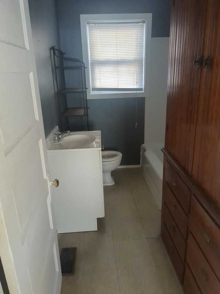 111 Walnut St - Photo 2 of 9