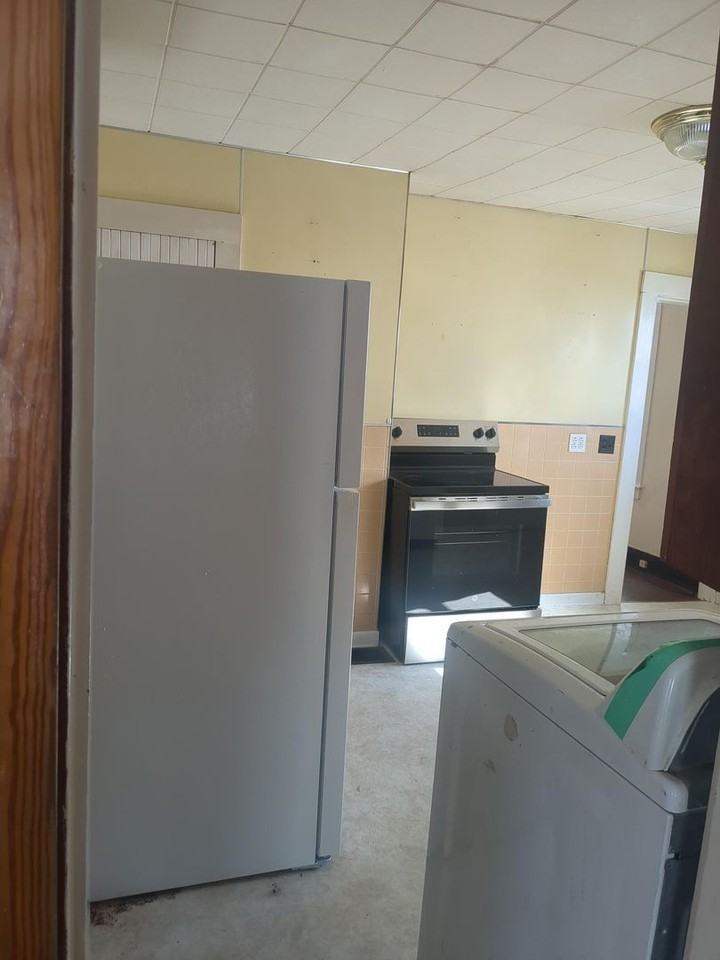 111 Walnut St - Photo 3 of 9