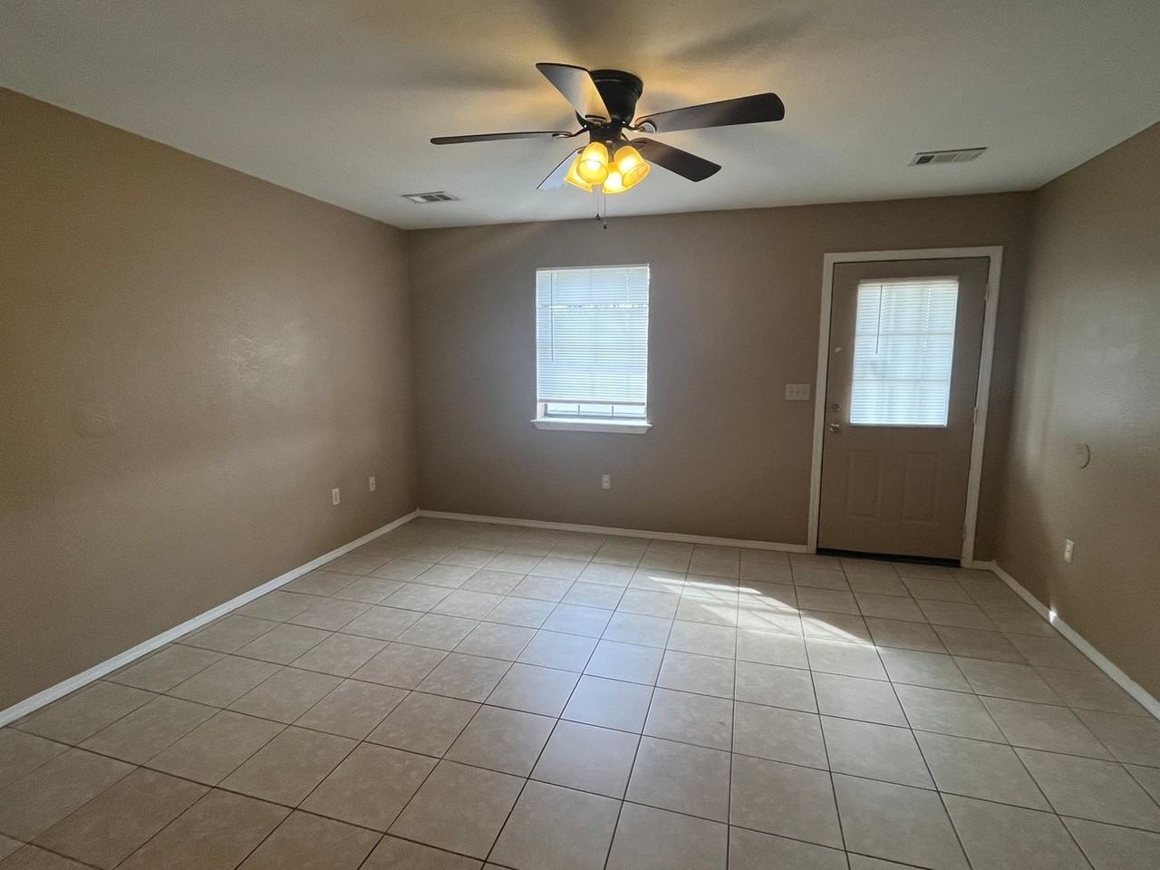 502 Quay St - Photo 3 of 11