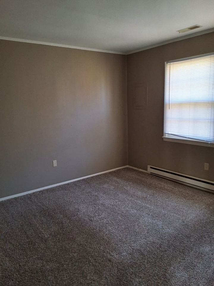 211 W Ash St - Photo 2 of 11