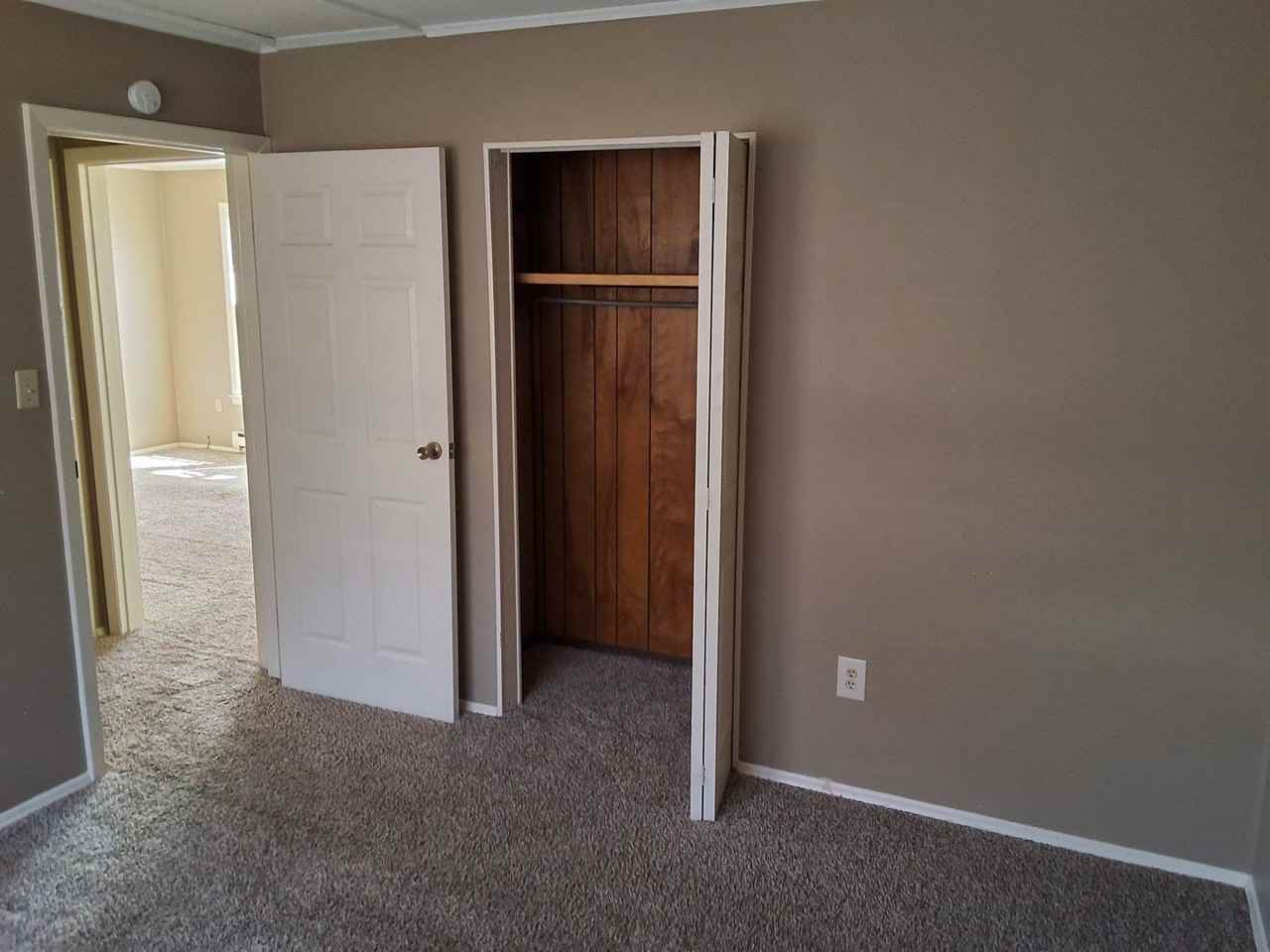 211 W Ash St - Photo 3 of 11