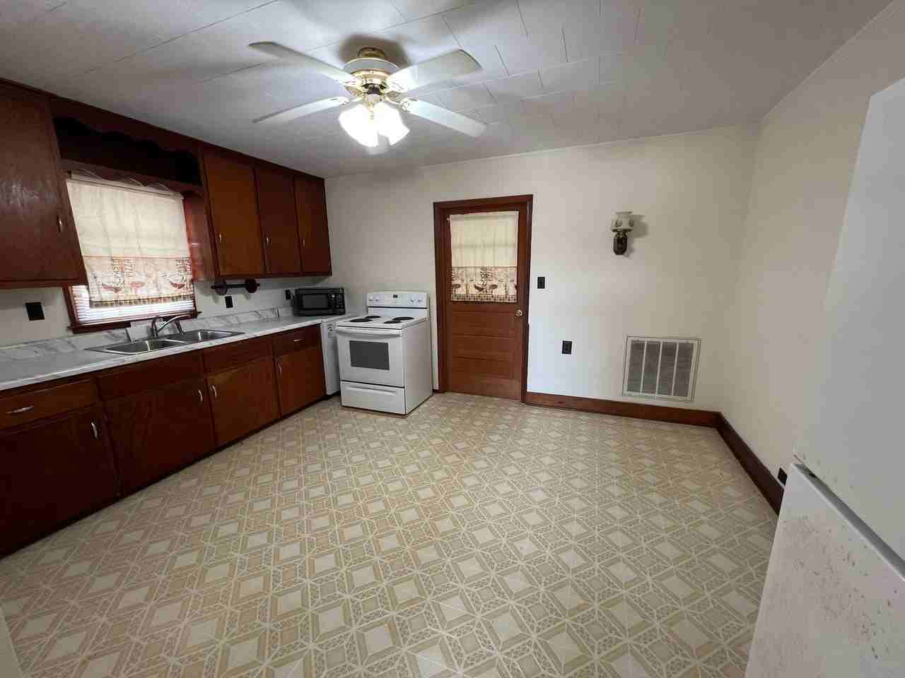 348 Wood Rd - Photo 3 of 9