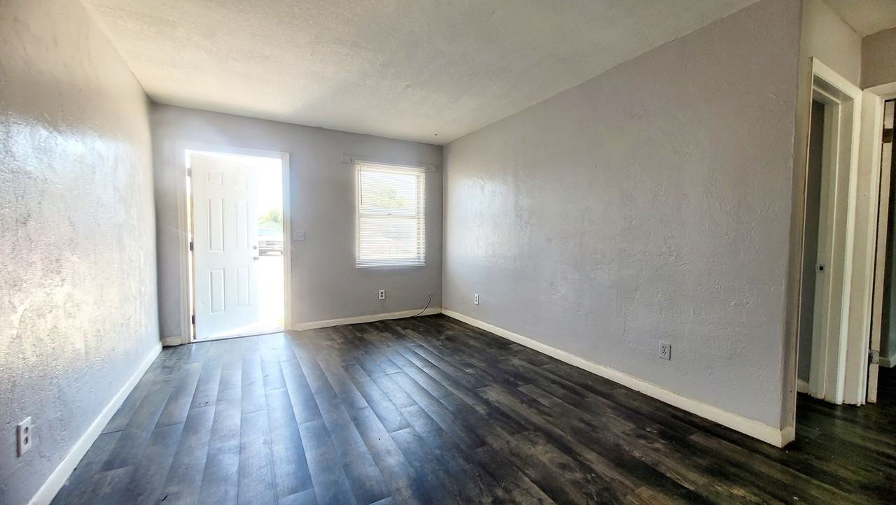 430 N Charles St #9 - Photo 7 of 10