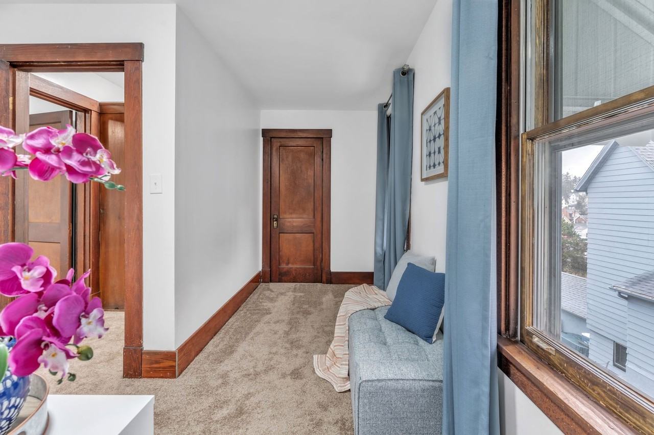 1218 Elwell St - Photo 3 of 29