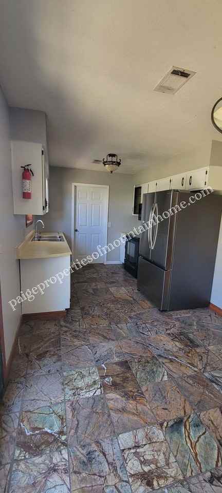 1109 Ridgecrest - Photo 2 of 11