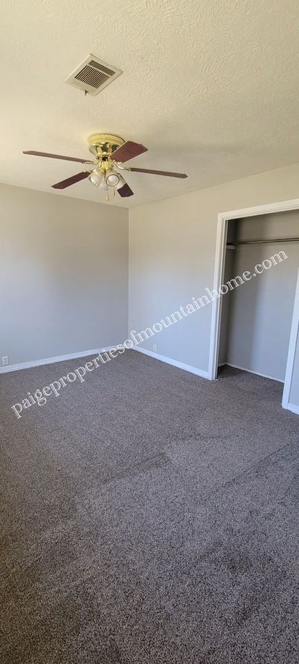 1109 Ridgecrest - Photo 3 of 11